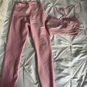 Alo yoga matching work out set - size small / excellent condition